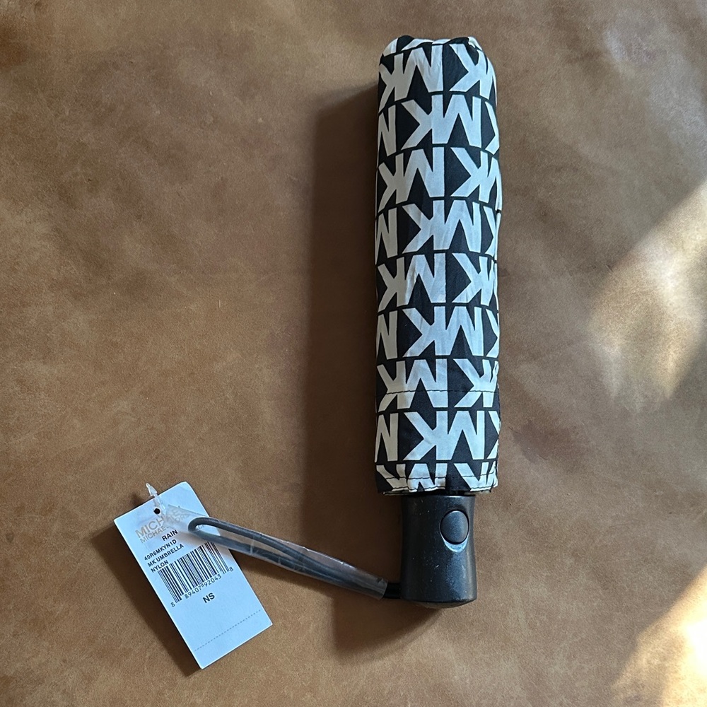 NWT - - Michael Kors Monogram Black Umbrella with Case